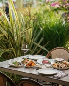 Ulliri outdoor table